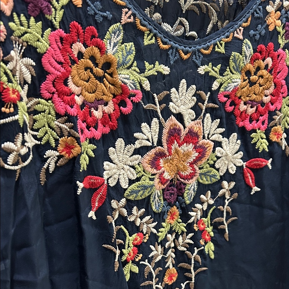 Johnny Was Shaylee Embroidered Blouse Navy Floral Tunic Top Large - Picture 6 of 8